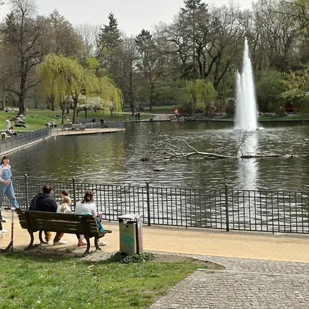 View & Alex 4 2 Bathrooms 1 Kitchen