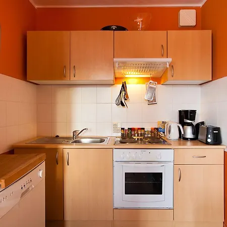 View & Alex 4 2 Bathrooms 1 Kitchen