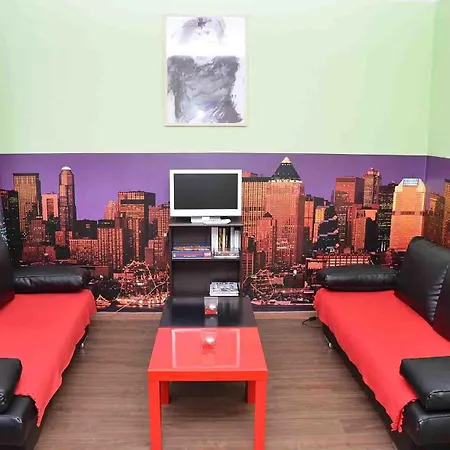 View & Alex 4 2 Bathrooms 1 Kitchen