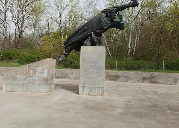 View & Alex 4 2 Bathrooms 1 Kitchen