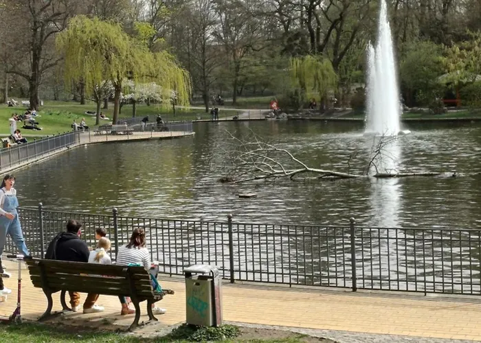 View & Alex 4 2 Bathrooms 1 Kitchen