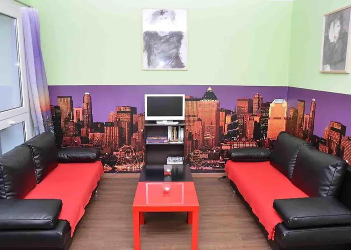 View & Alex 4 2 Bathrooms 1 Kitchen